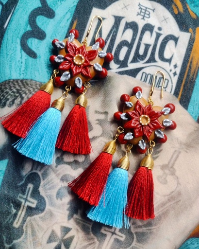 Aretes arcilla Corazón floral con bolitas
